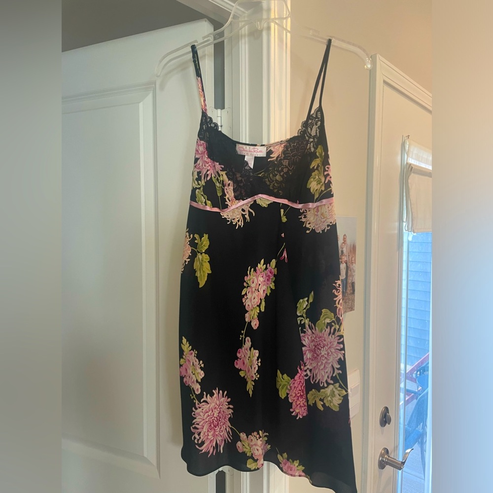 Oscar de la Renta Pink Label Size Large Lingerie Vintage - Chrysanthemum blooms
